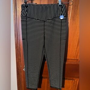 Skechers brand new black and white striped leggings, Lg